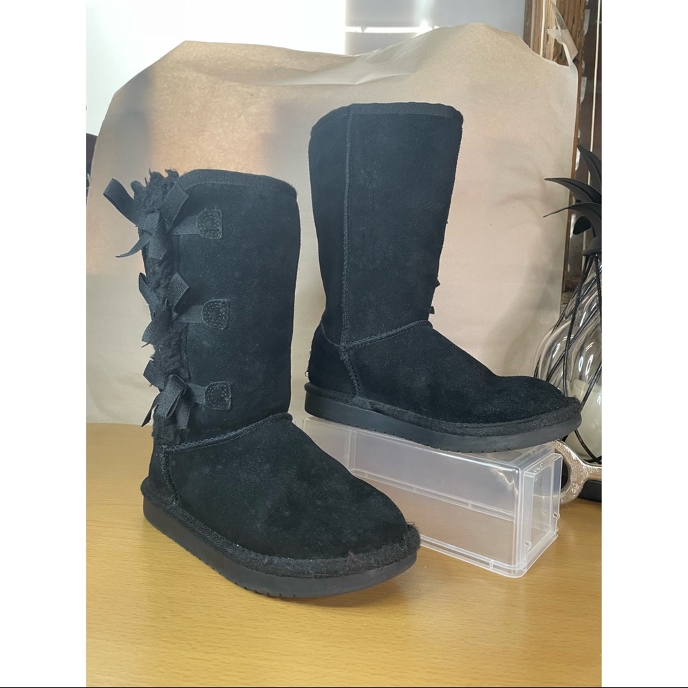 Koolaburra by UGG Youth Unisex Black Suede Victoria Sheepskin Lined Tall Boots